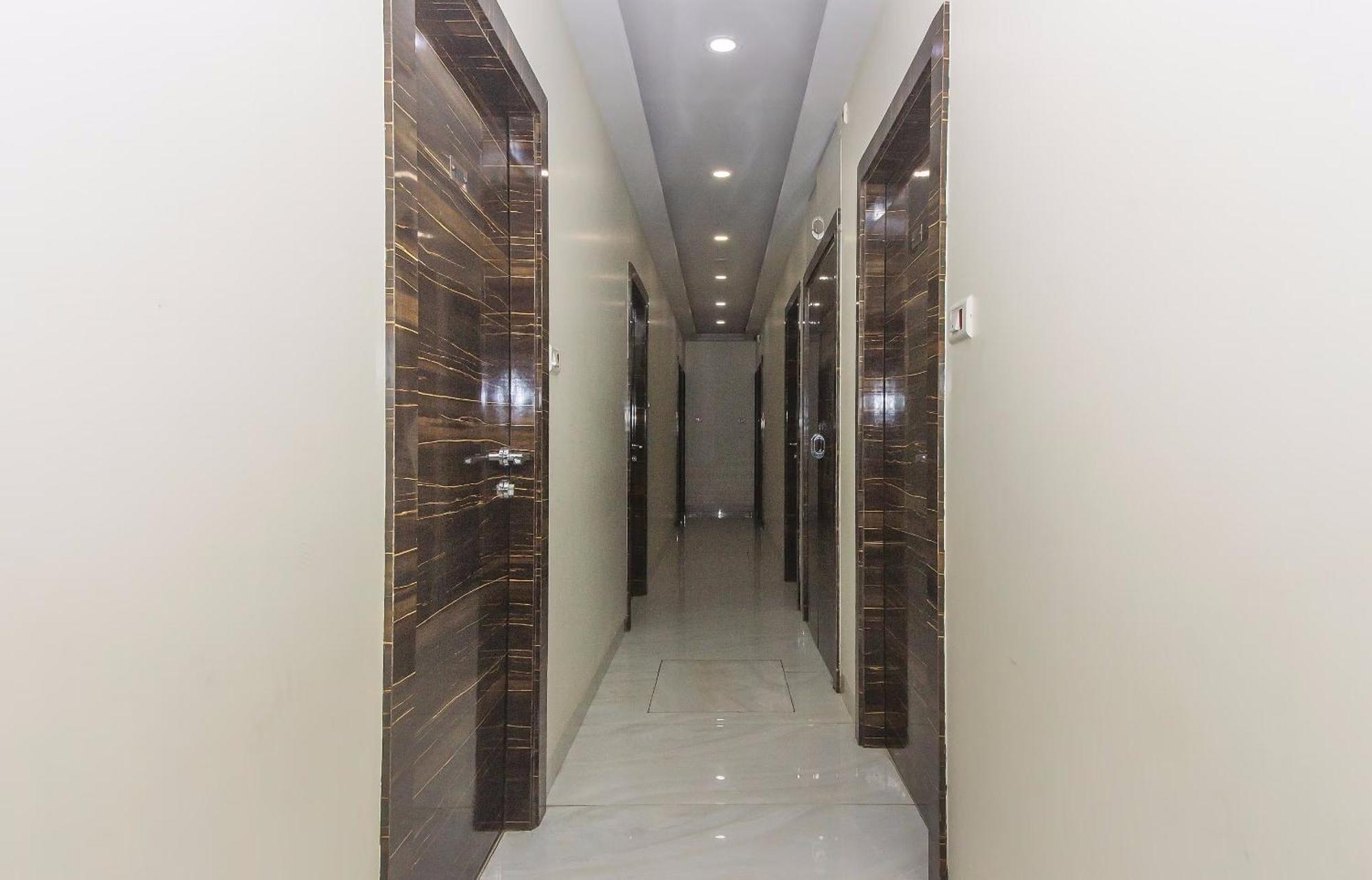 Capital O Hotel Pearl Near Us Embassy Mumbai Exterior photo